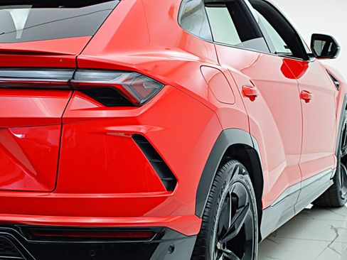 Used 2020 Lamborghini Urus AWD/4WD image 12