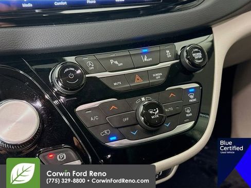 Used 2023 Chrysler Pacifica Touring-L FWD image 18
