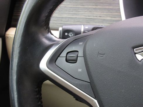 Used 2015 Tesla Model S 85D image 25