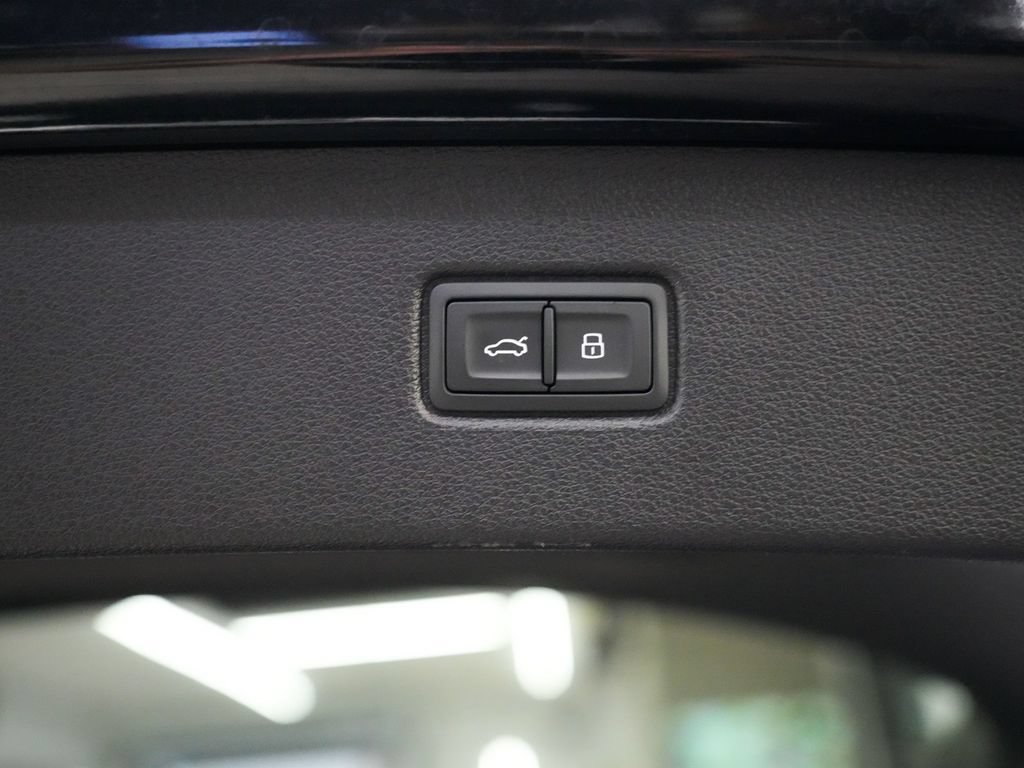 Used 2023 Audi Q7 2.0T Premium w/ Convenience Package AWD/4WD image 48