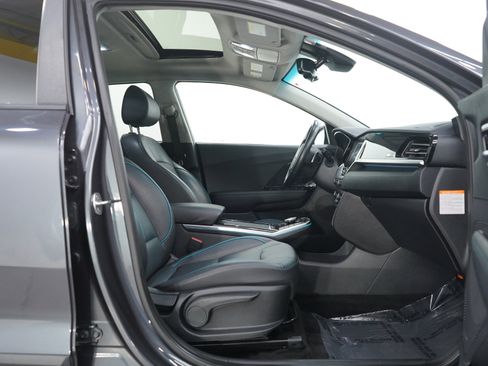 Used 2020 Kia Niro EX Premium image 11