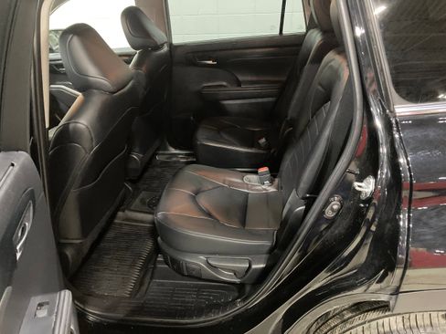 Used 2023 Toyota Highlander XLE image 20