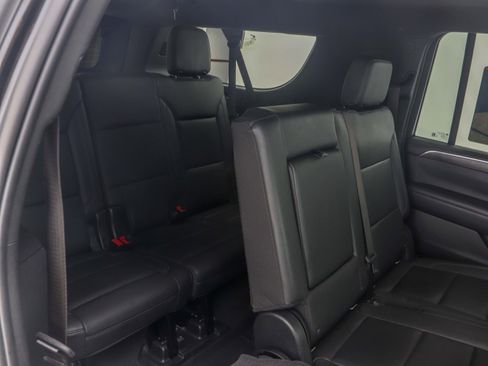 Used 2021 Chevrolet Suburban LT image 18