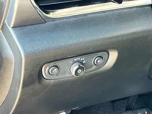 Used 2021 Chevrolet Traverse Premier image 10