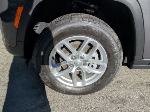 Used 2025 Jeep Grand Cherokee Laredo X w/ Luxury Tech Group I image 9