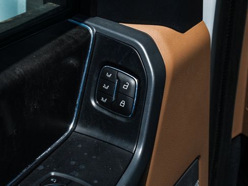 Used 2022 Ford F150 Lariat w/ Bed Utility Package RWD image 10