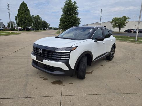 New 2026 Nissan Kicks SV w/ SV Premium Package FWD image 4