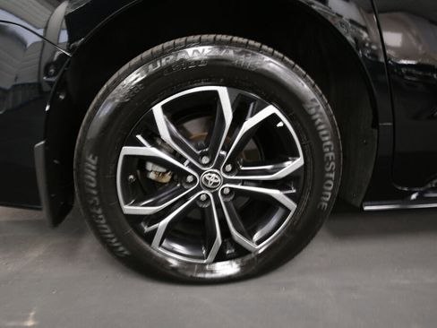 Used 2025 Toyota Sienna Platinum AWD/4WD image 34