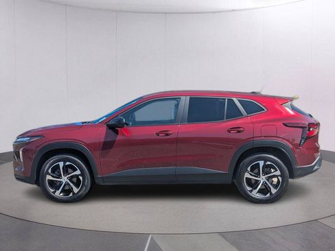 Used 2025 Chevrolet Trax RS w/ Driver Confidence Package FWD image 2
