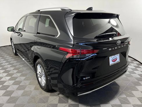 Used 2026 Toyota Sienna Limited FWD image 7