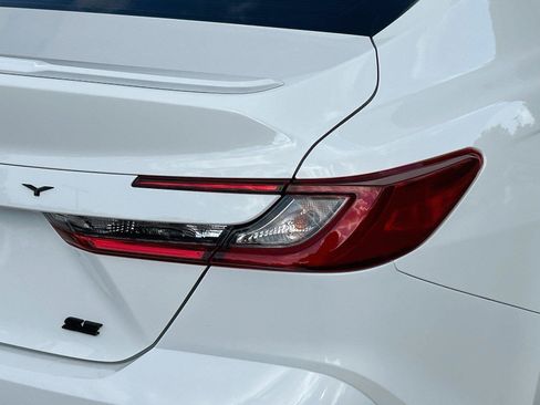 Used 2025 Toyota Camry SE w/ Convenience Package FWD image 11