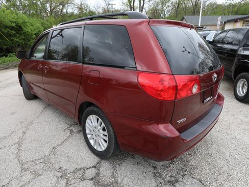 Used 2010 Toyota Sienna XLE FWD image 9