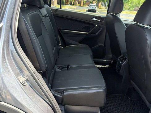 Used 2023 Volkswagen Tiguan SE AWD/4WD image 15