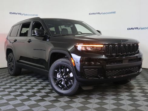 New 2025 Jeep Grand Cherokee L Altitude image 2