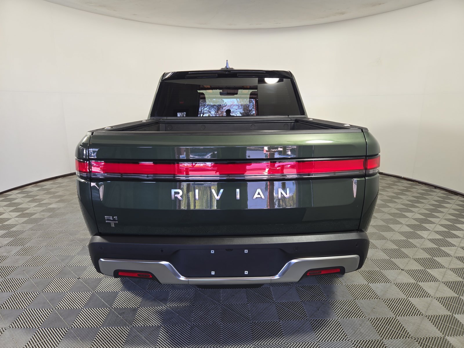 Used 2025 Rivian R1T Adventure Dual AWD/4WD image 4