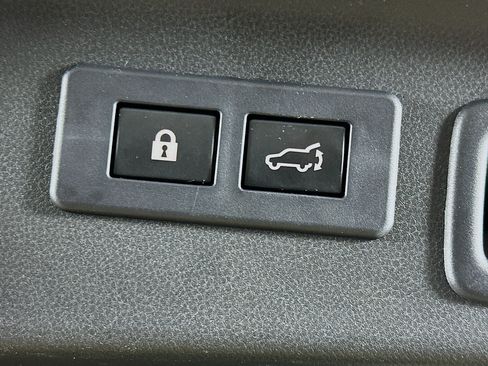 Used 2025 Subaru Forester Premium AWD/4WD image 29