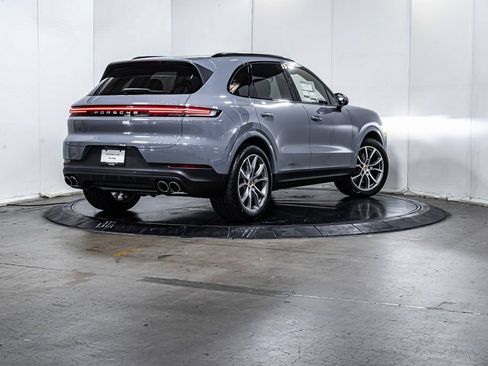 Certified 2025 Porsche Cayenne AWD/4WD image 7