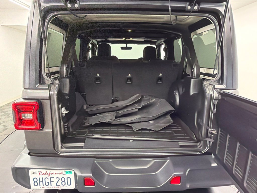 Used 2019 Jeep Wrangler Unlimited Sahara AWD/4WD image 15