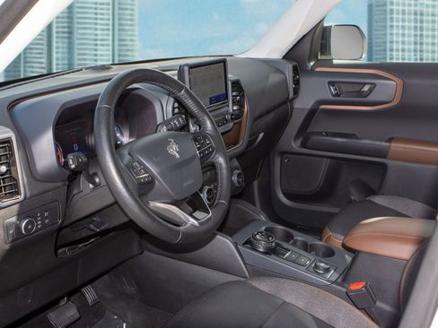 Used 2021 Ford Bronco Sport Outer Banks w/ Outer Banks Package (96D) image 14