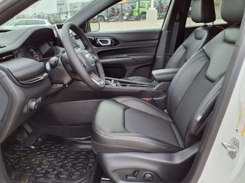 New 2026 Jeep Compass Latitude AWD/4WD image 14