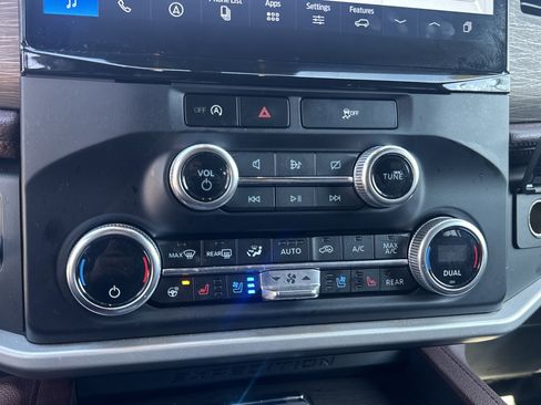 Used 2024 Ford Expedition Max Limited image 16