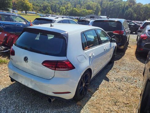 Used 2019 Volkswagen Golf S image 3
