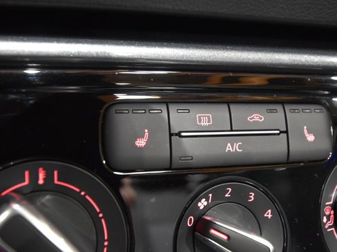 Used 2018 Volkswagen Beetle 2.0T image 35