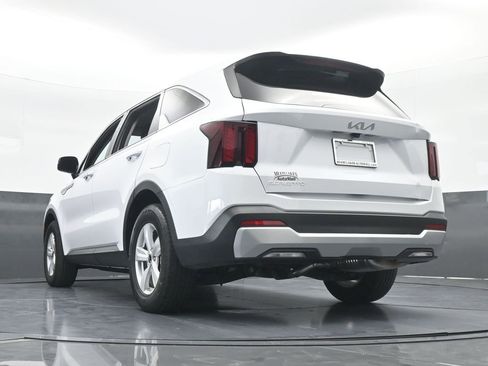 Used 2024 Kia Sorento LX image 57