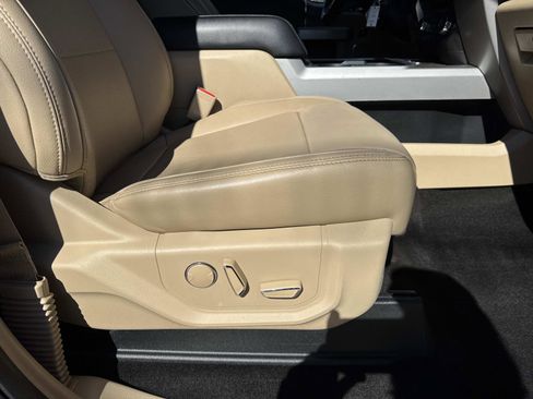 Used 2017 Ford F250 Lariat w/ Lariat Value Package image 11