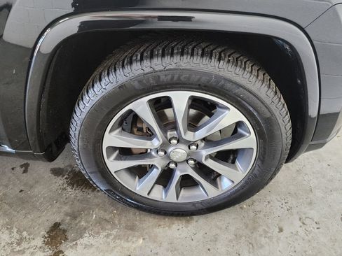 Used 2018 Jeep Grand Cherokee Overland AWD/4WD image 41