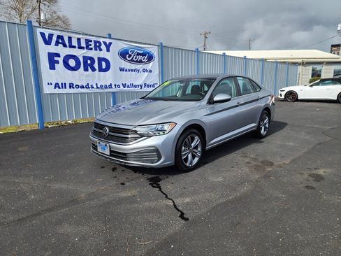 Used 2024 Volkswagen Jetta SE FWD image 1