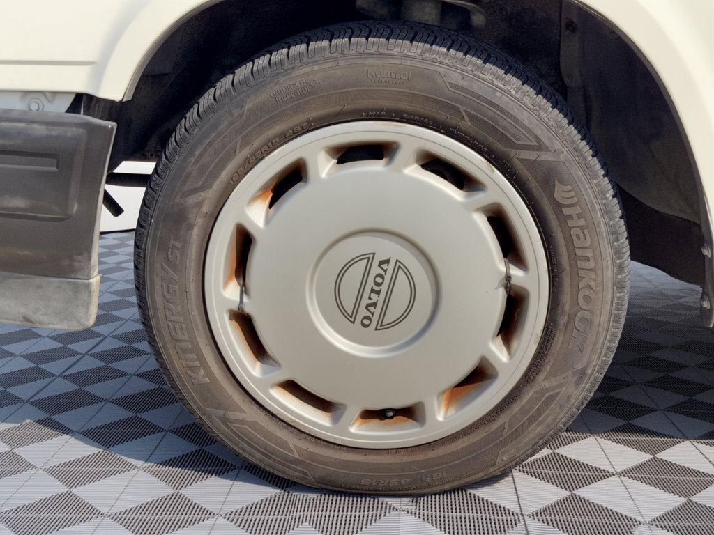 Used 1994 Volvo 940 Sedan RWD image 13