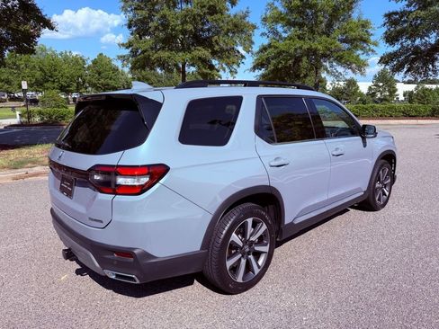Used 2025 Honda Pilot Touring image 15