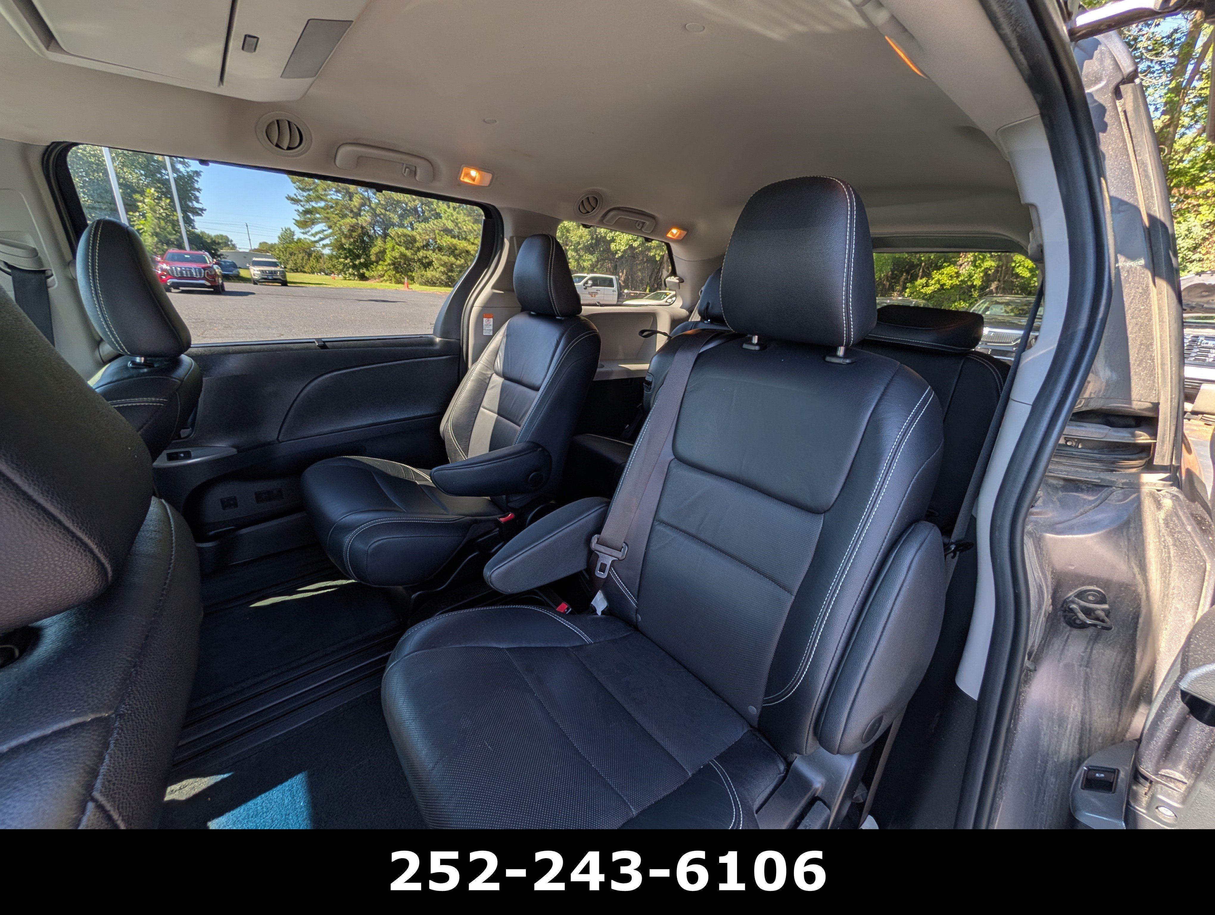 Used 2016 Toyota Sienna SE Premium FWD image 10