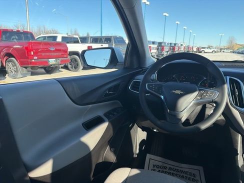 Used 2023 Chevrolet Equinox LT w/ Driver Convenience Package image 18