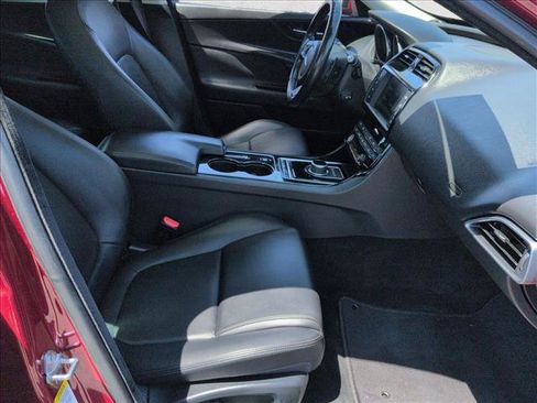 Used 2017 Jaguar XE RWD image 28