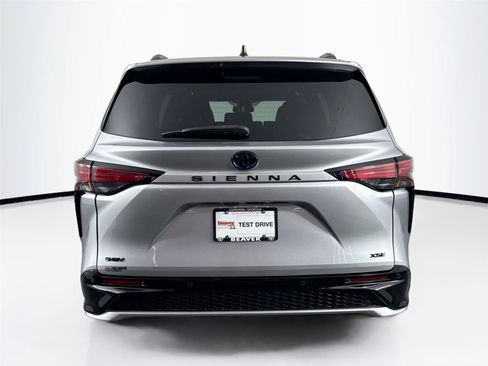 Certified 2025 Toyota Sienna XSE w/ XSE Plus Package FWD image 12