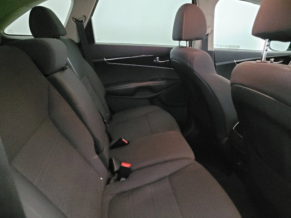 Used 2019 Kia Sorento AWD image 19