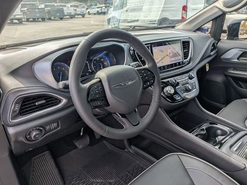 New 2026 Chrysler Pacifica Limited w/ S Appearance Package image 32