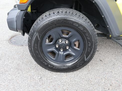 Used 2024 Jeep Wrangler Sport AWD/4WD image 12