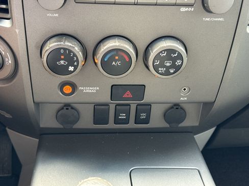 Used 2004 Nissan Titan SE image 18