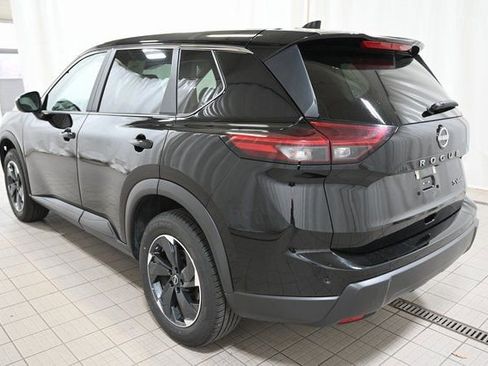 Used 2024 Nissan Rogue SV image 10