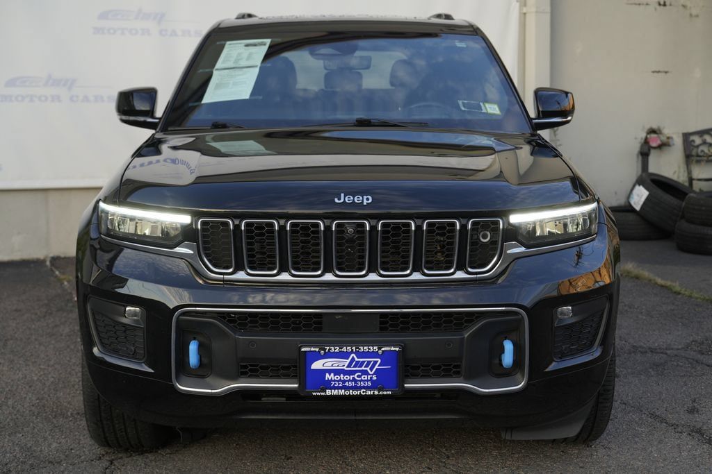 Used 2023 Jeep Grand Cherokee Overland w/ Advanced Protech Group III AWD/4WD image 5