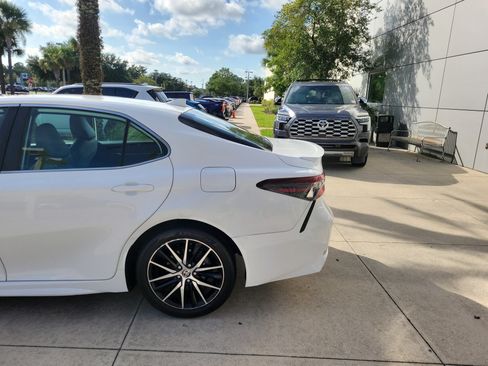 Used 2023 Toyota Camry SE AWD/4WD image 4