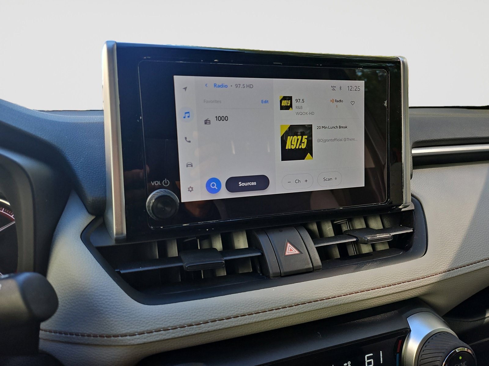Used 2023 Toyota RAV4 XLE FWD image 27