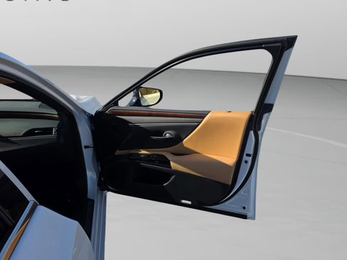 Certified 2025 Lexus ES 350 w/ Premium Package image 35