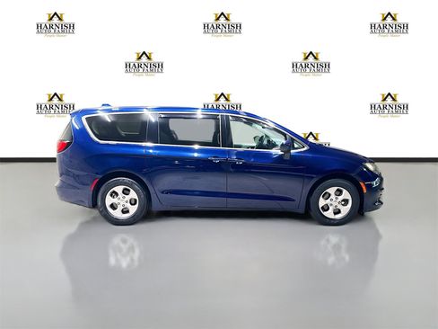 Used 2017 Chrysler Pacifica LX w/ Tire & Wheel Group image 4
