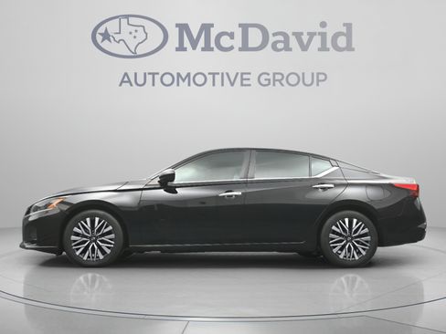 Used 2024 Nissan Altima 2.5 SV FWD image 29