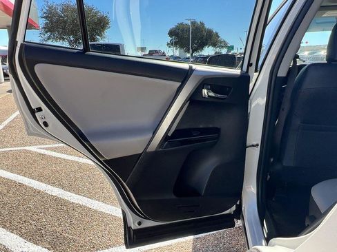 Used 2018 Toyota RAV4 Platinum image 11