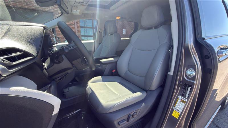 Used 2021 Toyota Sienna XLE AWD/4WD image 30